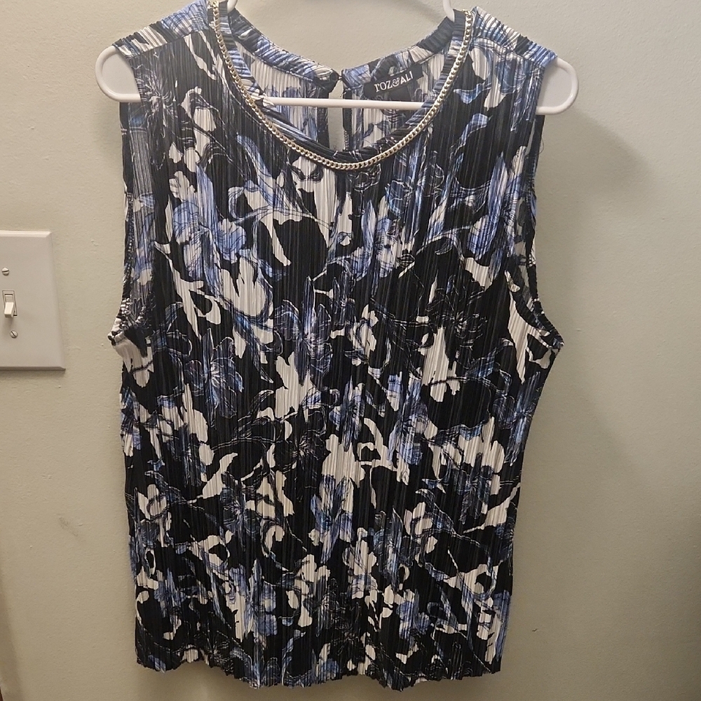 Tous Women's Blue and Black Floral Top